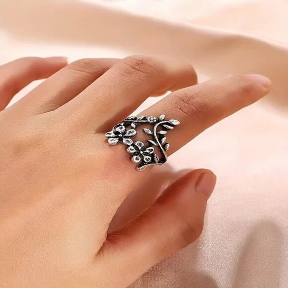 4 pieces Silver Flower Vine Theme Personality Ring Set - Picture 2 of 5